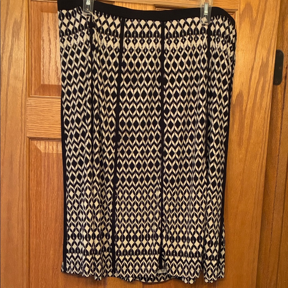 Dressbarn black and cream Patterned Skirt